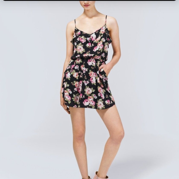 Aritzia Dresses & Skirts - Aritzia talula ulla dress with pockets!